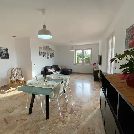 بيت للعطل La Terrazza Baldo Garda سان زينو دي مونتانا