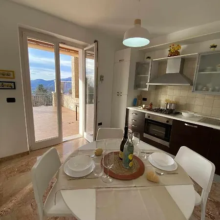 La Terrazza Baldo Garda * سان زينو دي مونتانا